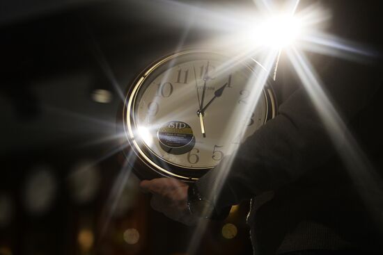 Clocks adjusted back from Summer Time across Russia