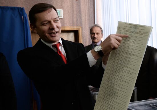 Ukraine votes in early parliamentary election