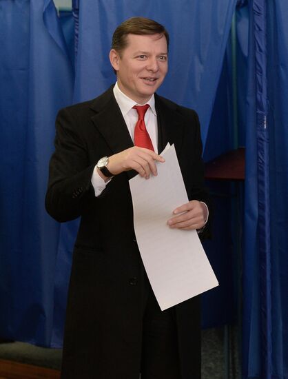 Ukraine votes in early parliamentary election