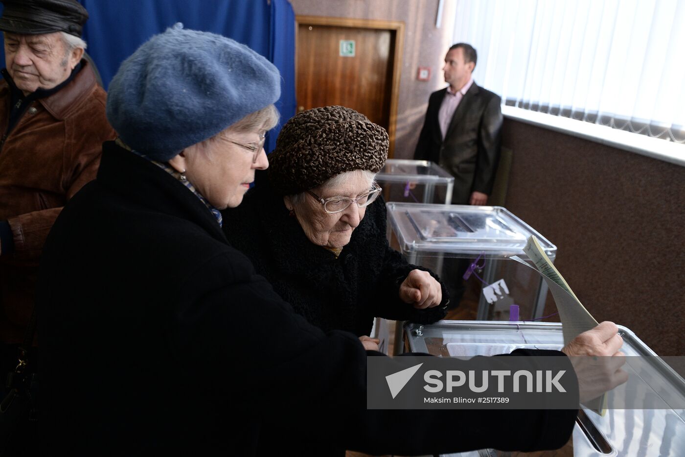Ukraine votes in early parliamentary election