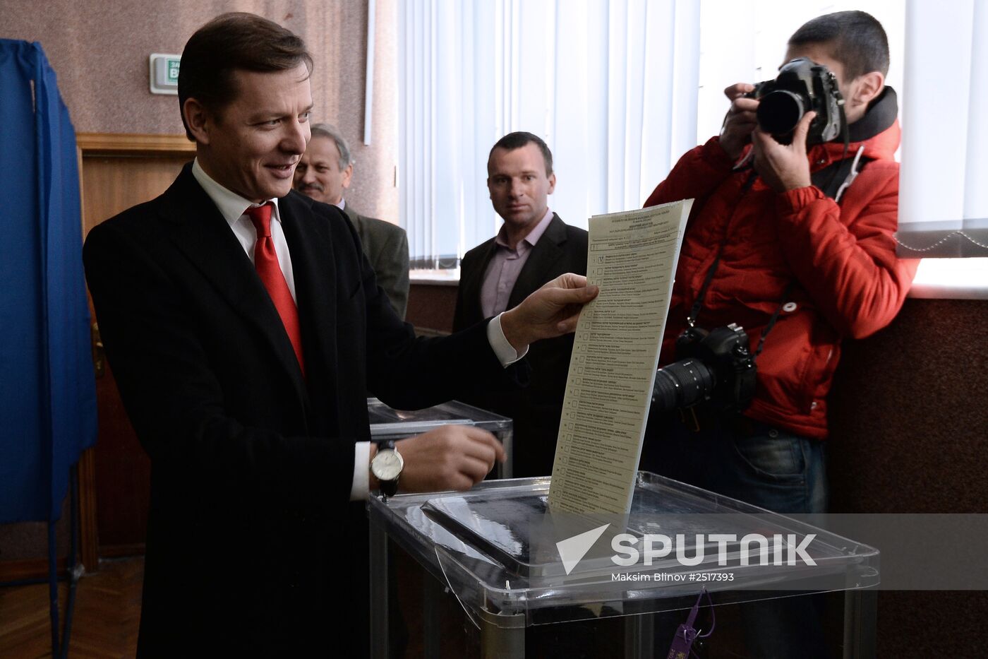 Ukraine votes in early parliamentary election