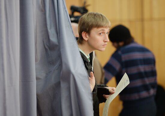 Ukraine's extraordinary parliamentary election in Ukraine's embassy in Moscow