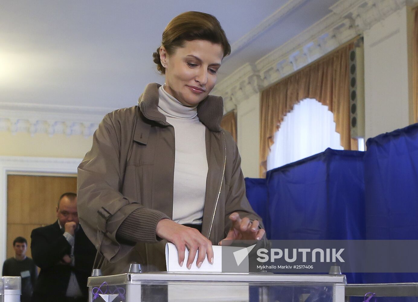 Ukraine votes in early parliamentary election