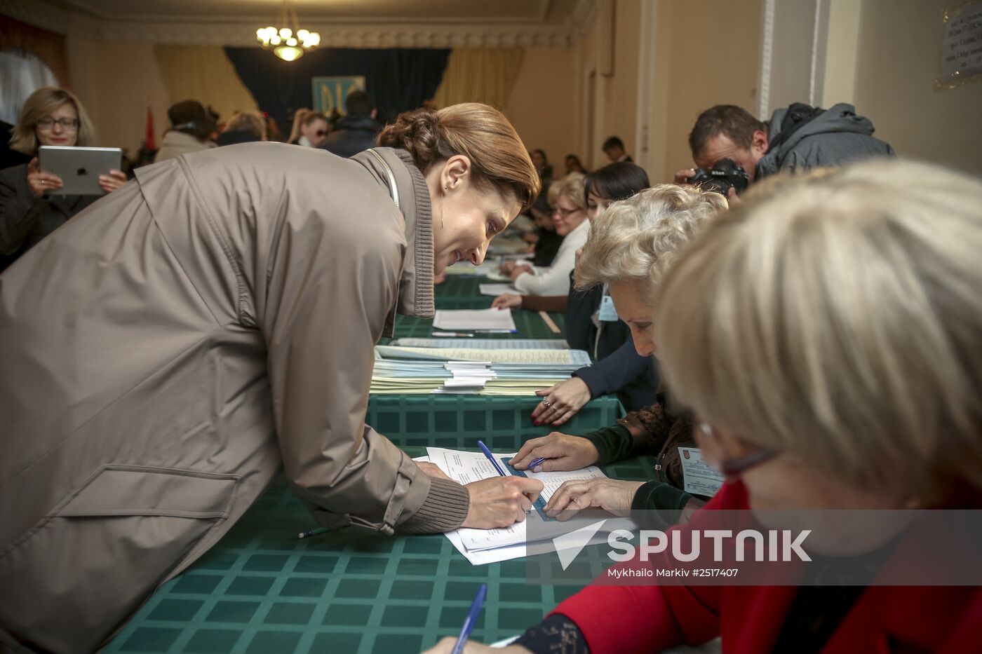 Ukraine votes in early parliamentary election