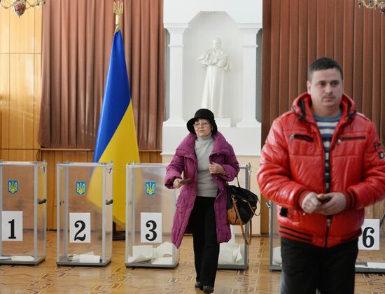 Ukraine's extraordinary parliamentary election in Ukraine's embassy in Moscow