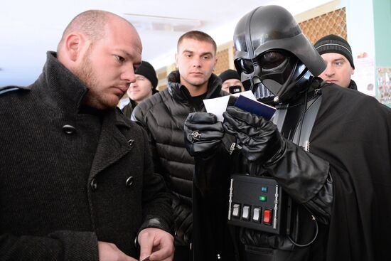 Ukraine votes in early parliamentary election