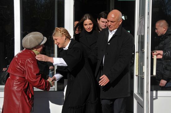 Ukraine votes in early parliamentary election