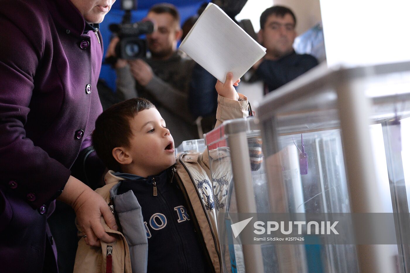 Ukraine votes in early parliamentary election