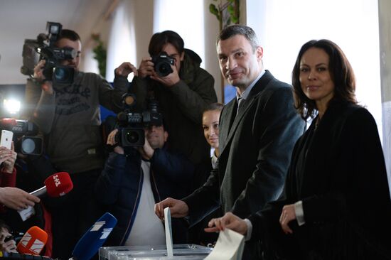 Ukraine votes in early parliamentary election