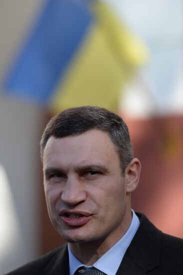 Ukraine votes in early parliamentary election