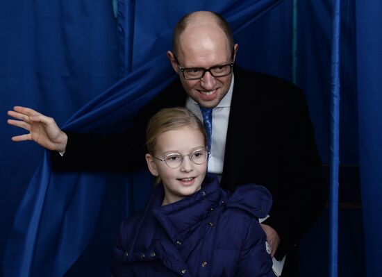 Ukraine votes in early parliamentary election