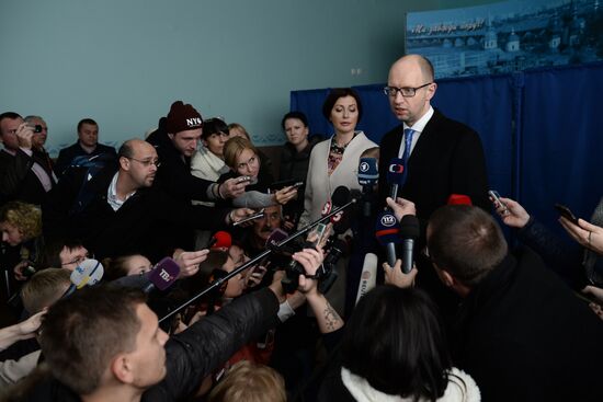 Ukraine votes in early parliamentary election