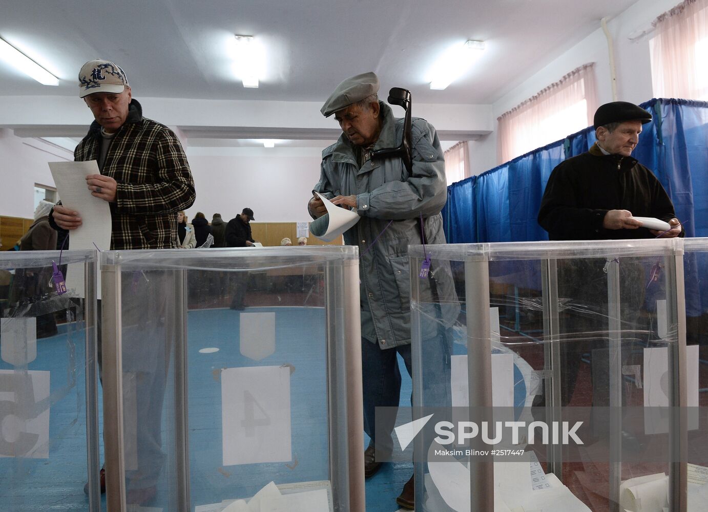 Ukraine votes in early parliamentary election