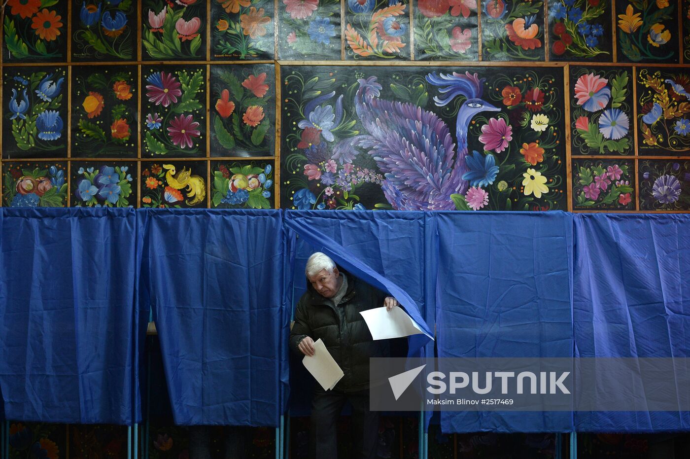 Ukraine votes in early parliamentary election