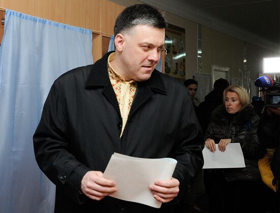 Ukraine votes in early parliamentary election