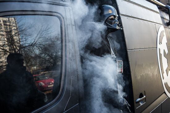 Ukraine votes in early parliamentary election