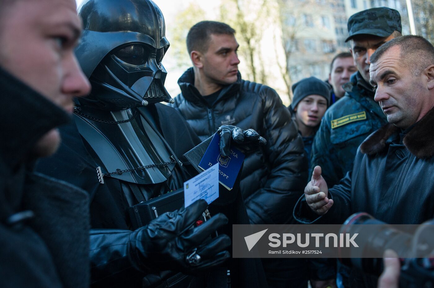 Ukraine votes in early parliamentary election