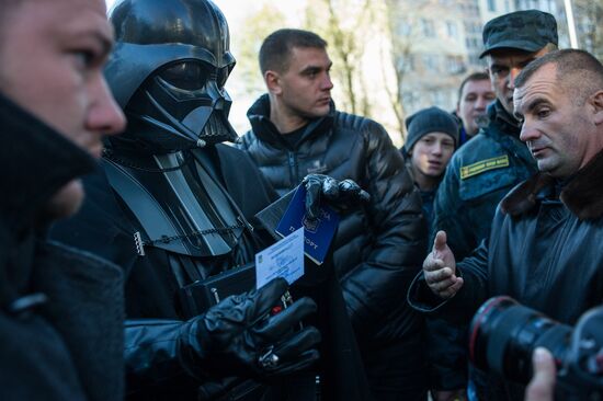 Ukraine votes in early parliamentary election