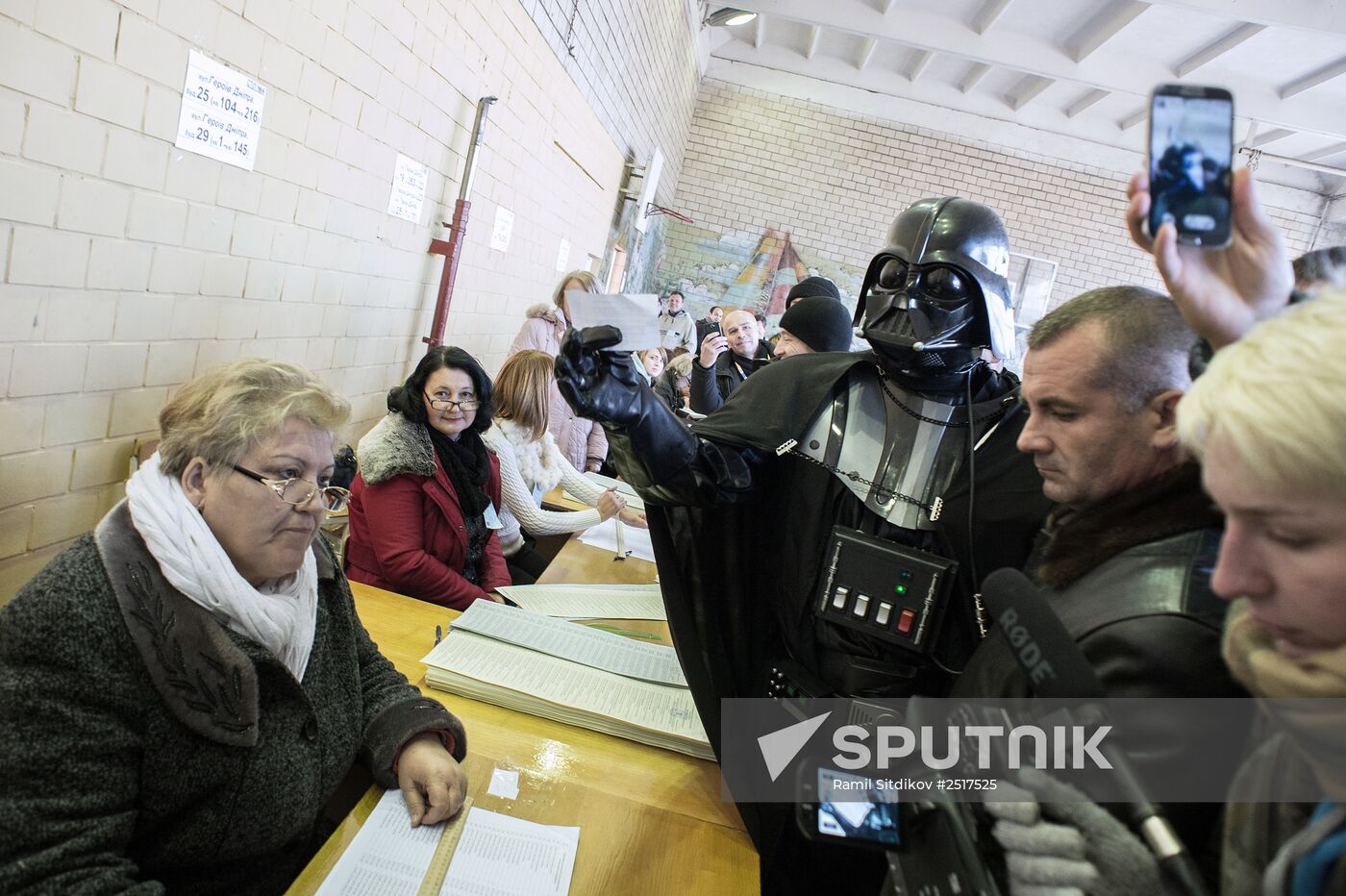 Ukraine votes in early parliamentary election