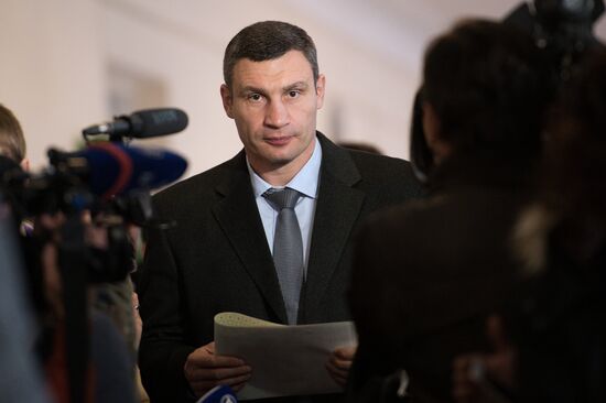 Ukraine votes in early parliamentary election