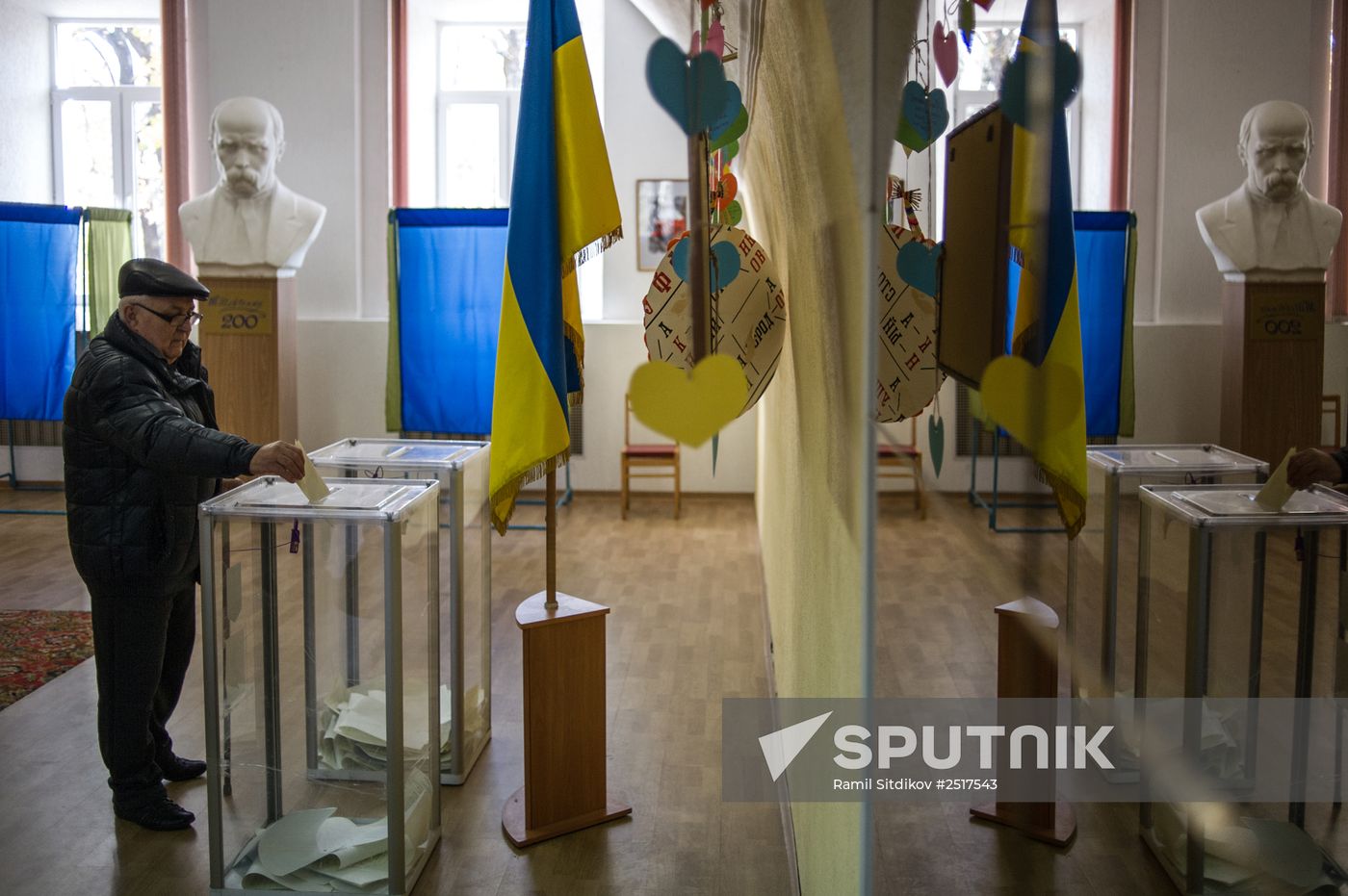 Ukraine votes in early parliamentary election