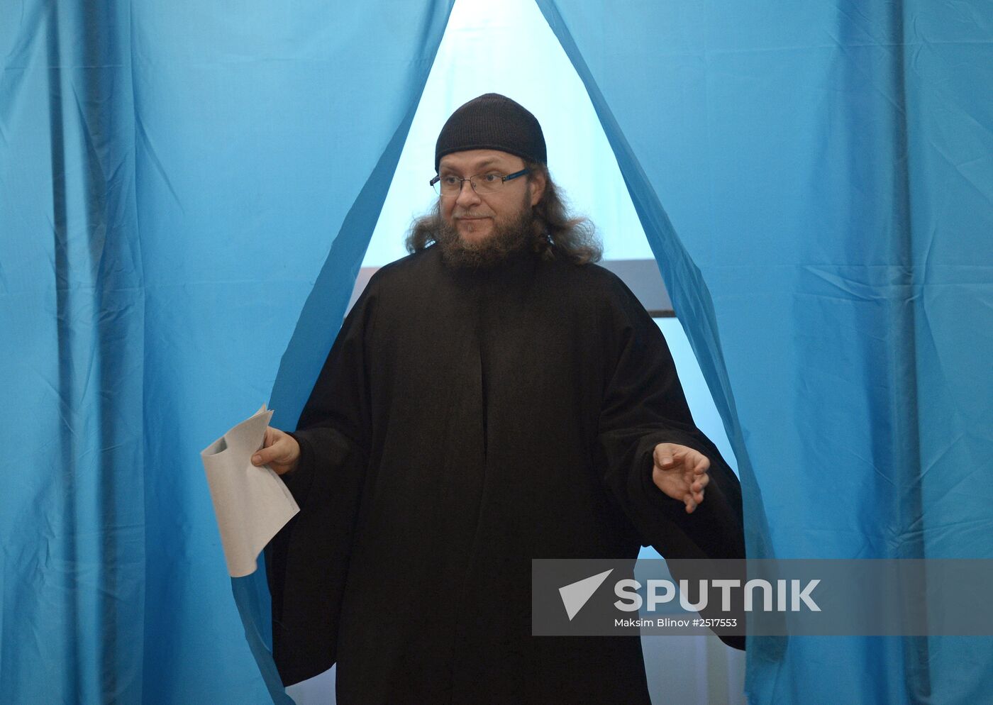 Ukraine votes in early parliamentary election