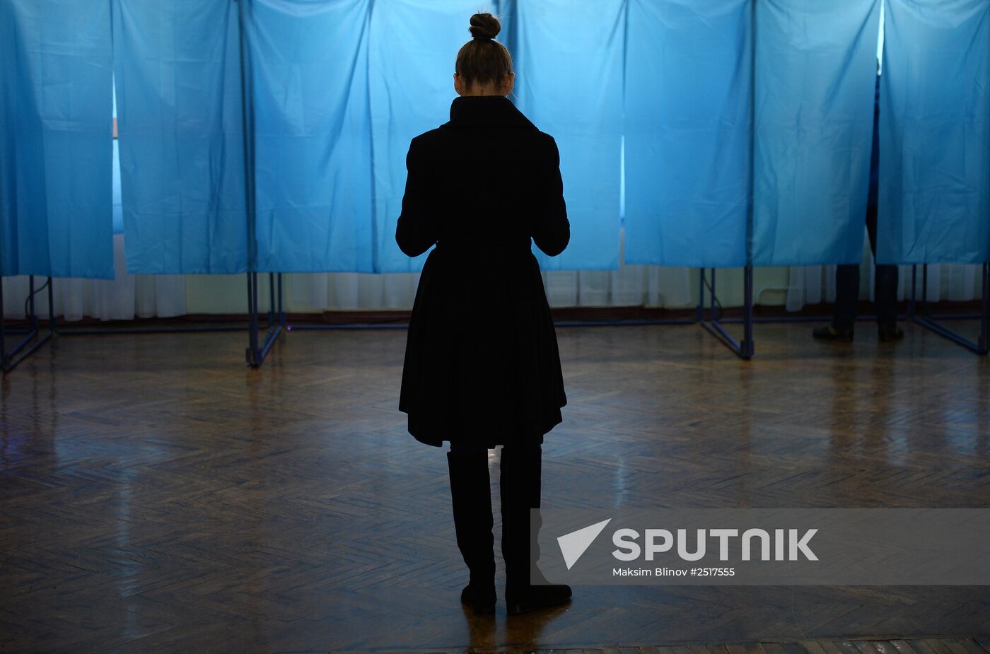 Ukraine votes in early parliamentary election