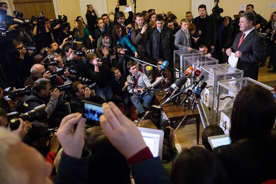 Ukraine votes in early parliamentary election