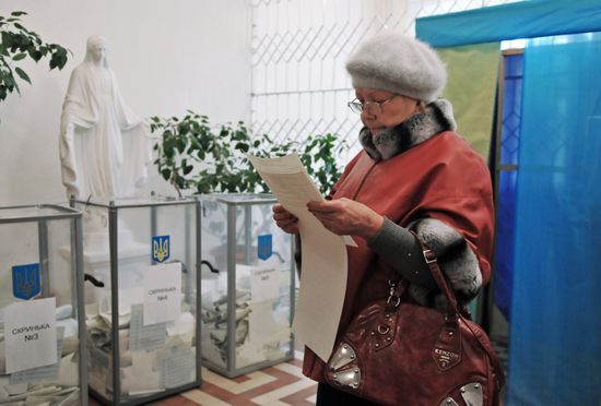 Ukraine votes in early parliamentary election