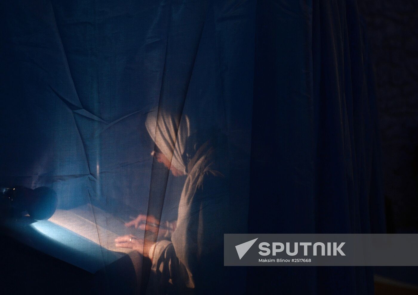 Ukraine votes in early parliamentary election