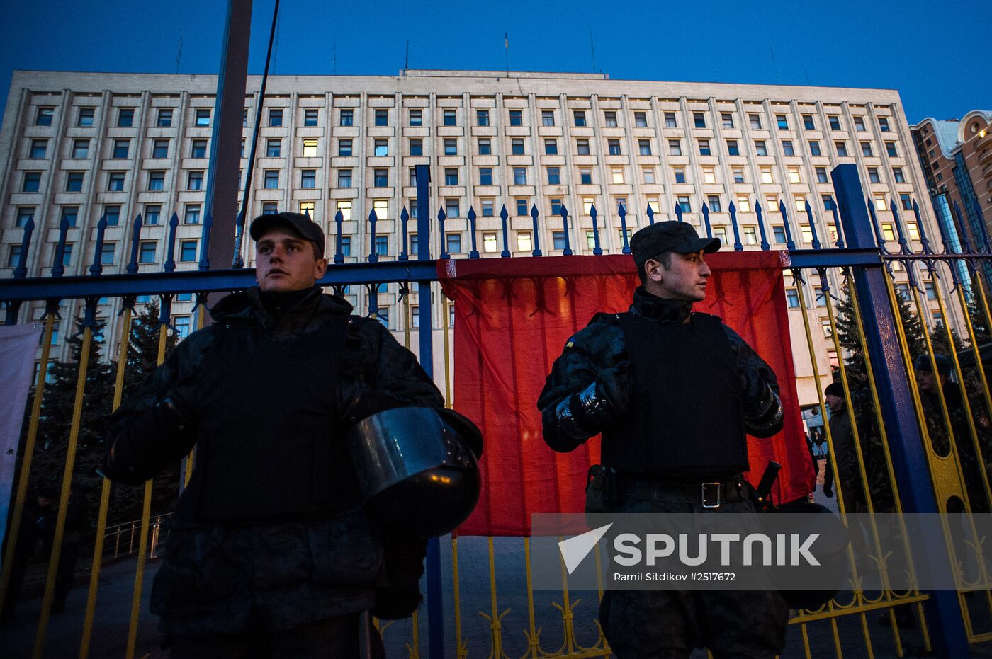 Ukraine votes in early parliamentary election