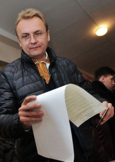 Ukraine votes in early parliamentary election