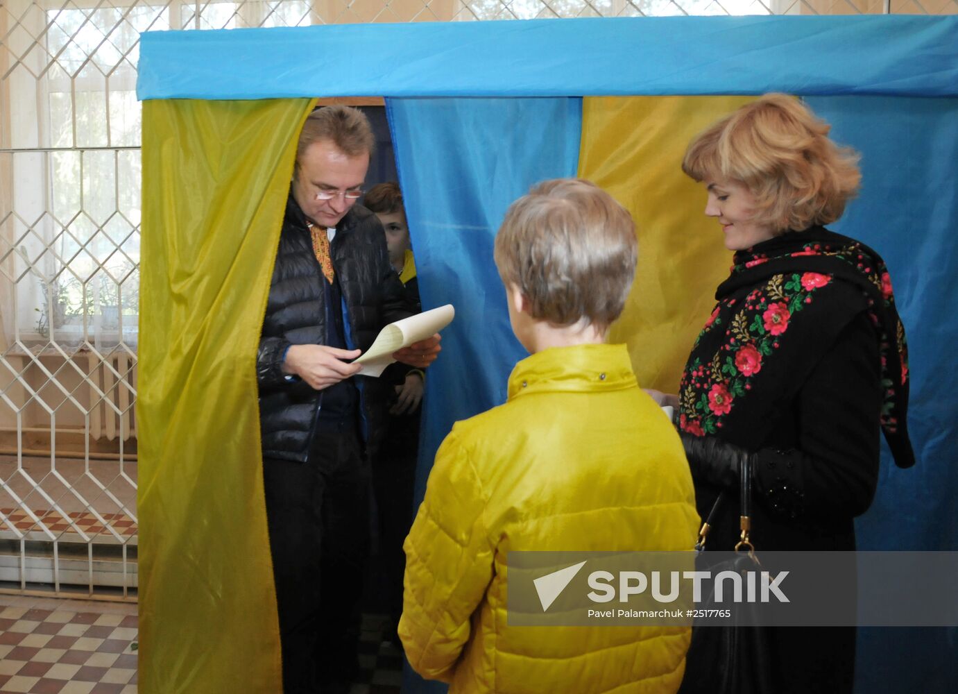 Ukraine votes in early parliamentary election