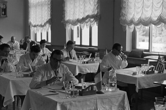 Wine tasting commission