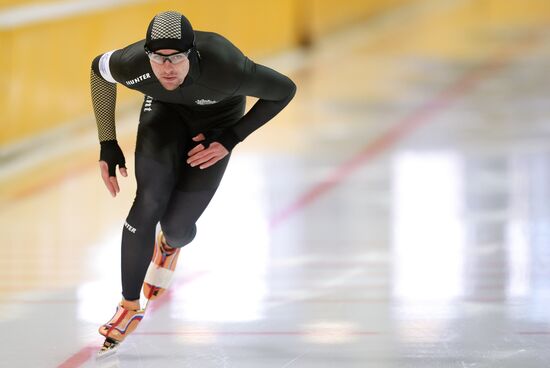 Speed skating. National qualifications