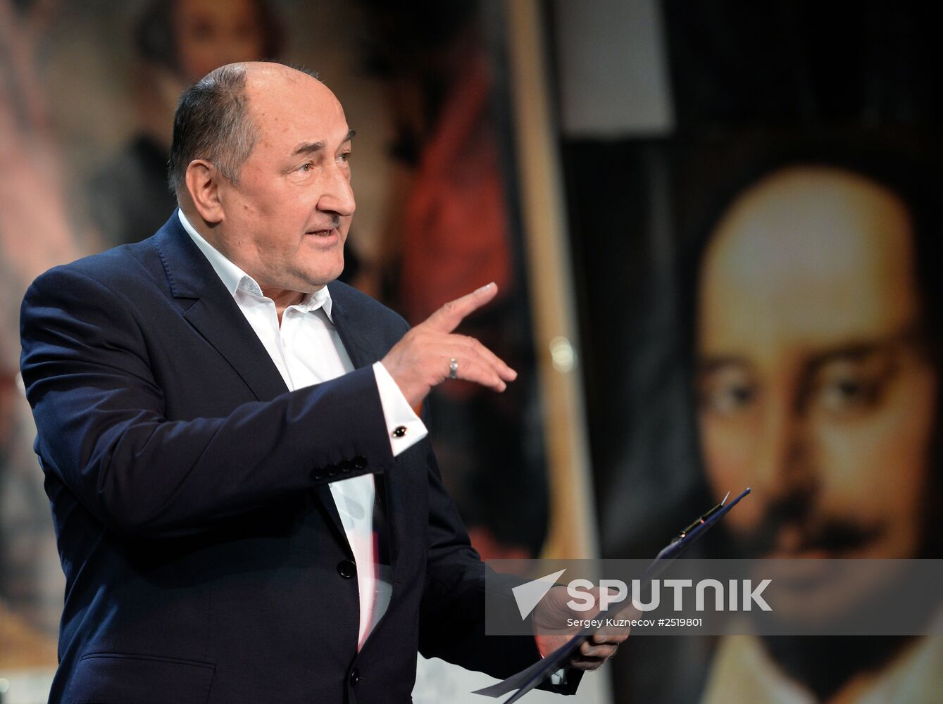 Informal party "Shakespeare During Plaque" marks opening of new theater season