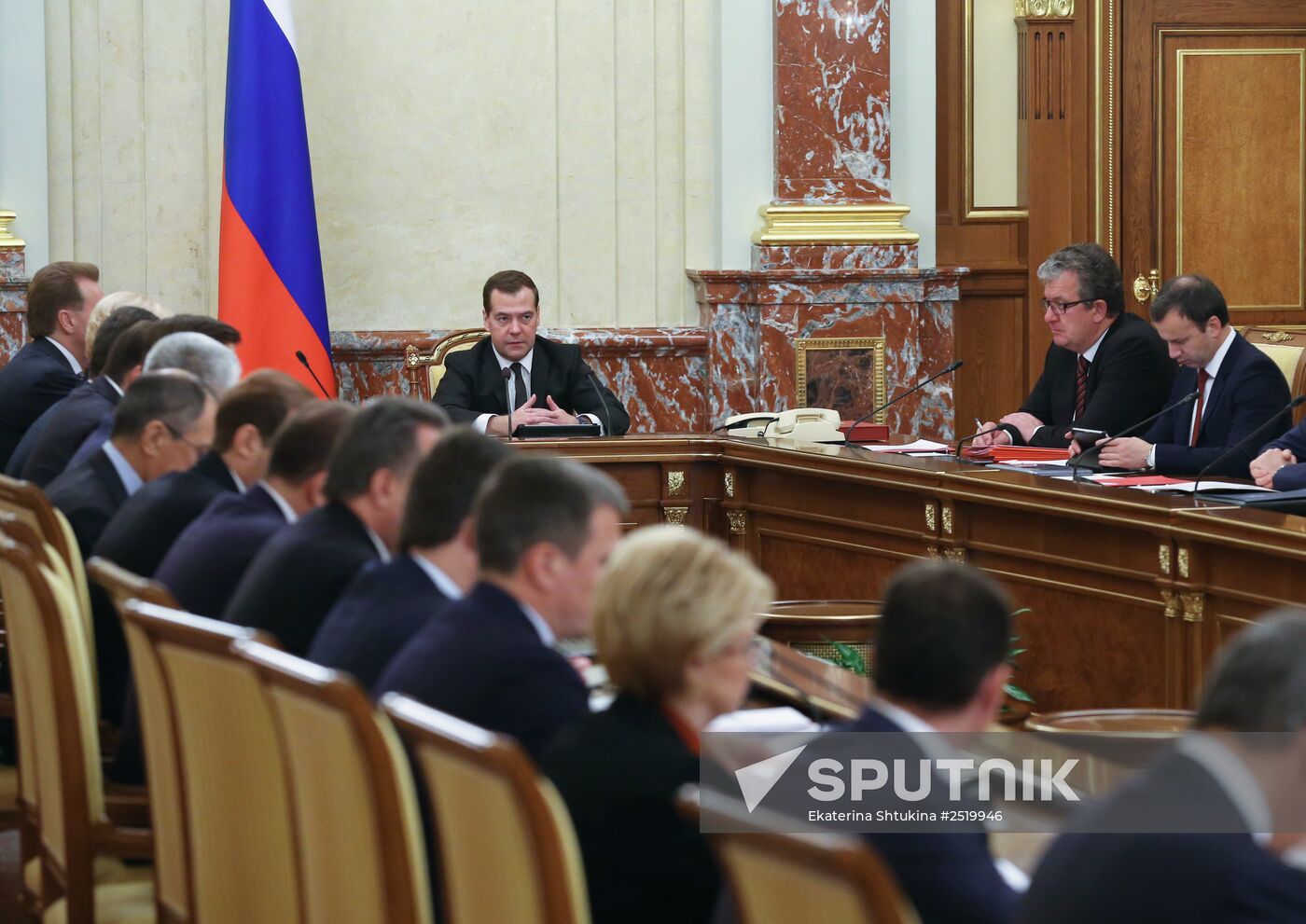 Dmitry Medvedev chairs Government meeting