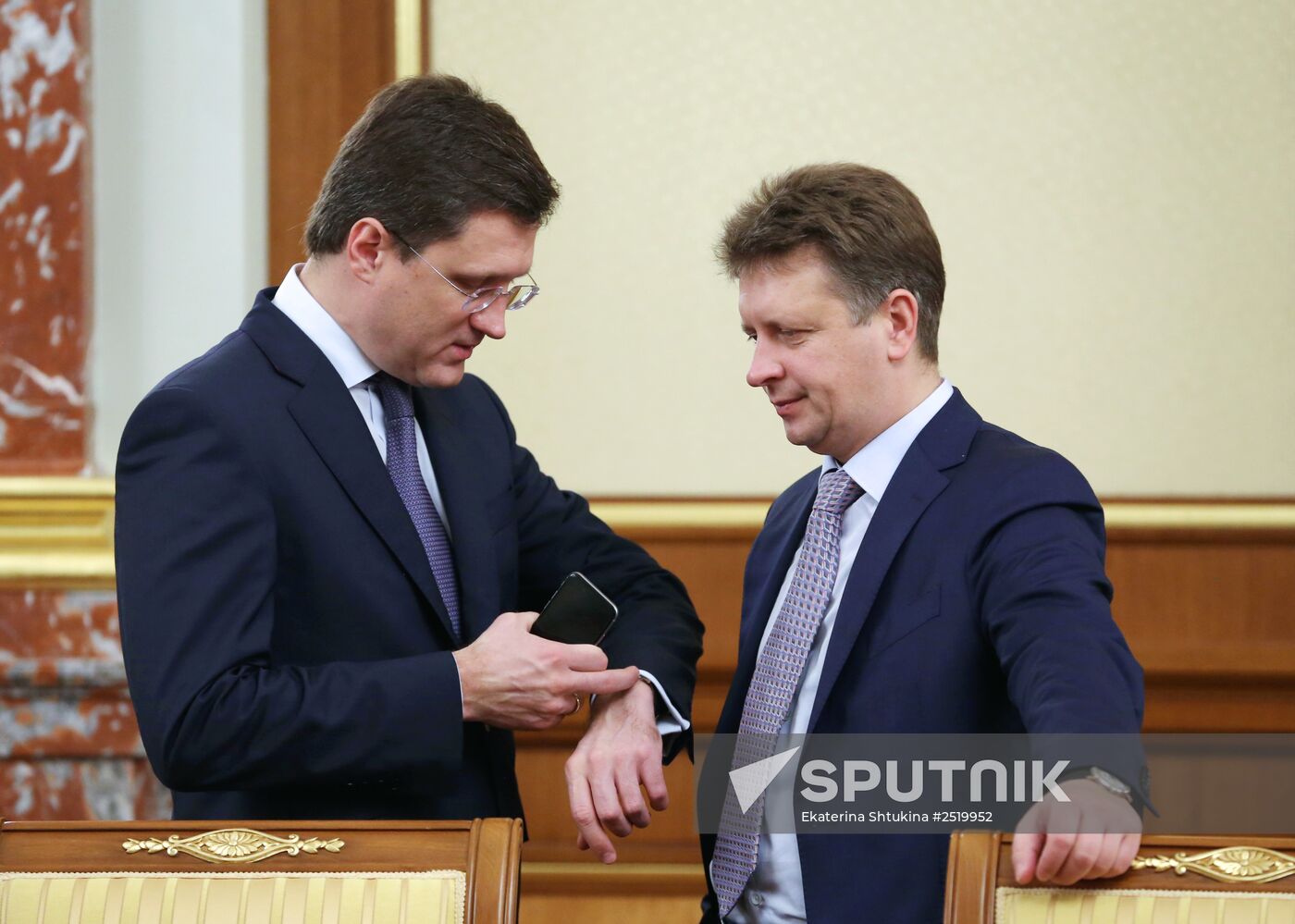 Dmitry Medvedev chairs Government meeting