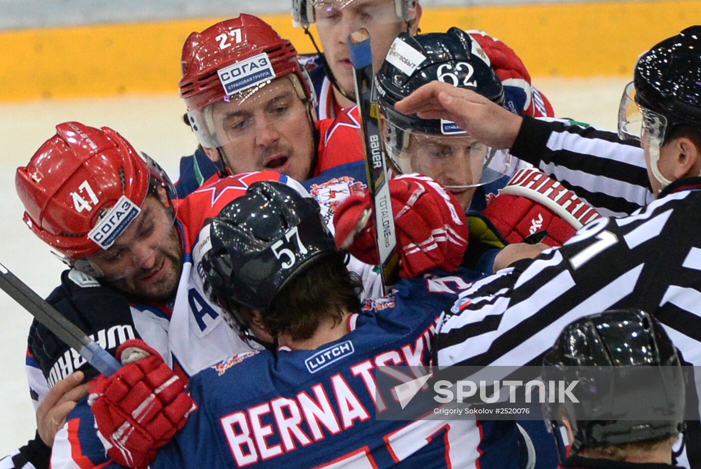Ice hockey. KHL. Torpedo vs. CSKA