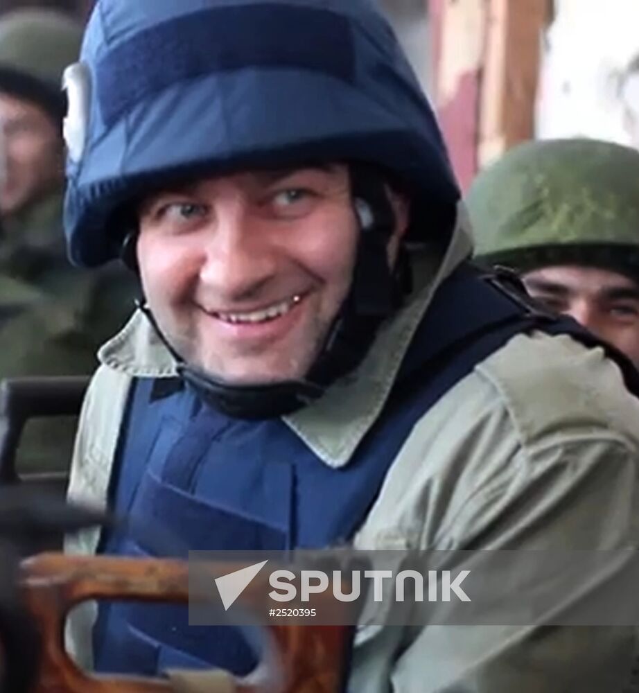 Actor Mikhail Porechenkov visits rebel positions at Donetsk airport
