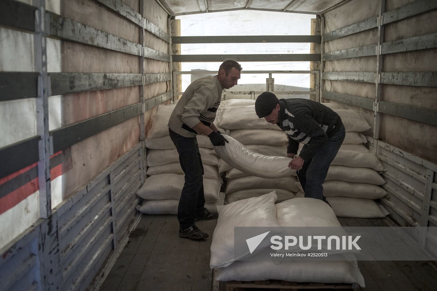 Russian humanitarian aid reaches Lugansk