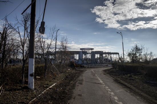 Lugansk airport in ruins