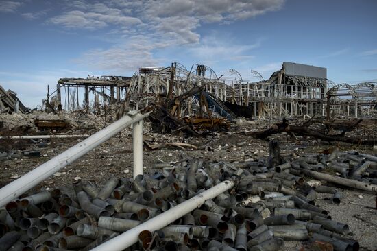Lugansk airport in ruins