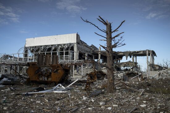 Lugansk airport in ruins