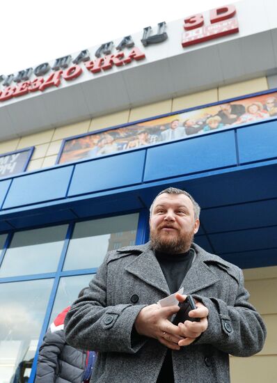 Actor Mikhail Porechenkov visits Donetsk