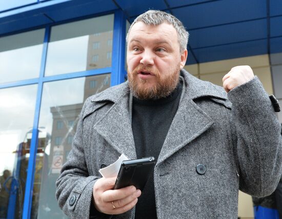 Actor Mikhail Porechenkov visits Donetsk