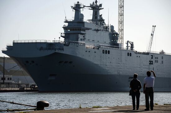 Vladivostok amphibious assault ship of the French Mistral class in the docks of SNX France