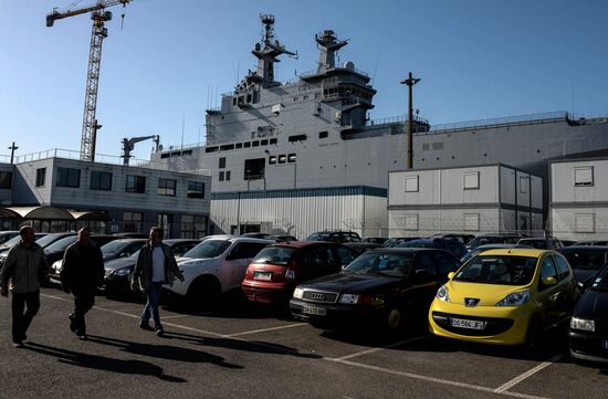 Vladivostok amphibious assault ship of the French Mistral class in the docks of SNX France