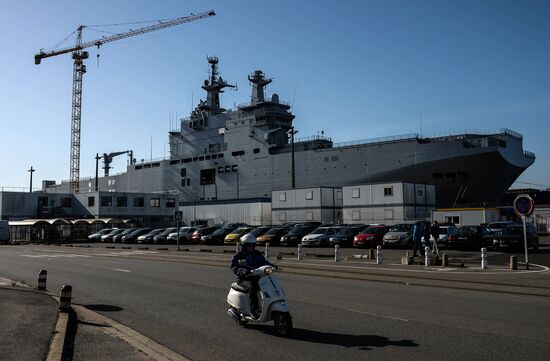 Vladivostok amphibious assault ship of the French Mistral class in the docks of SNX France