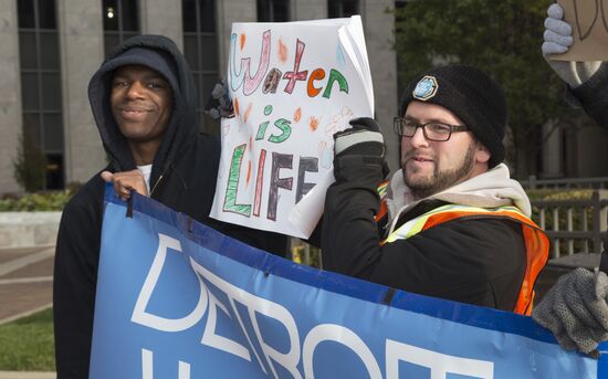 Detroit residents protest against water shutoffs
